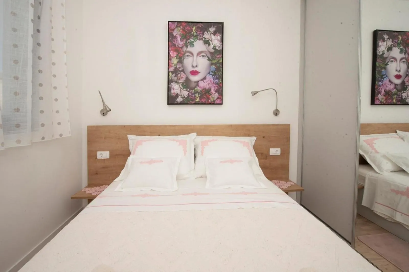 Apartments With A Parking Space Trogir - 24060