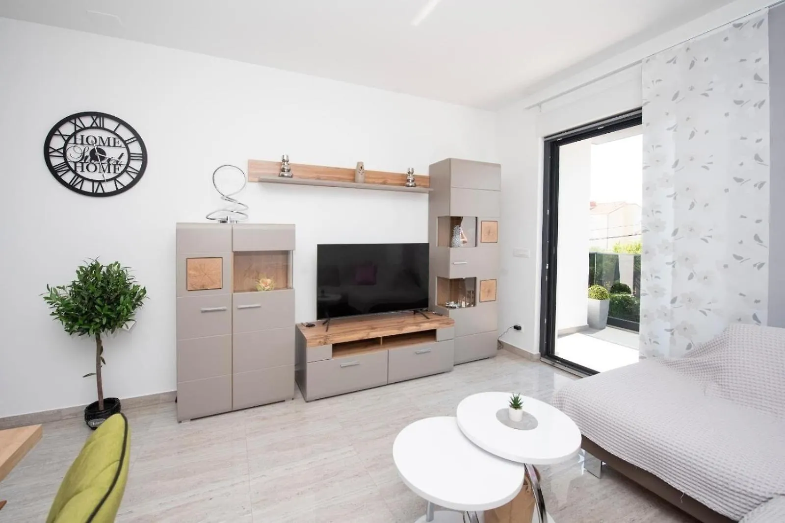 Apartments With A Parking Space Trogir - 24060