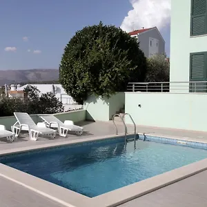  Apartment Delta