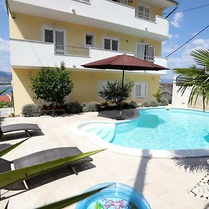 Apartment Sakal, Trogir